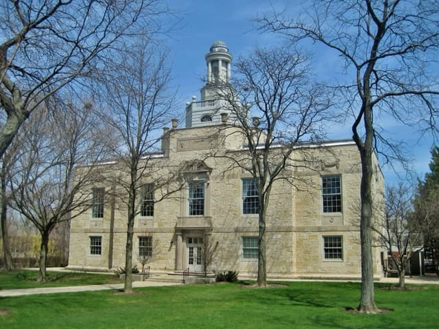 Highland Park, Illinois, a Lake County community where we plan retirements for North Shore families