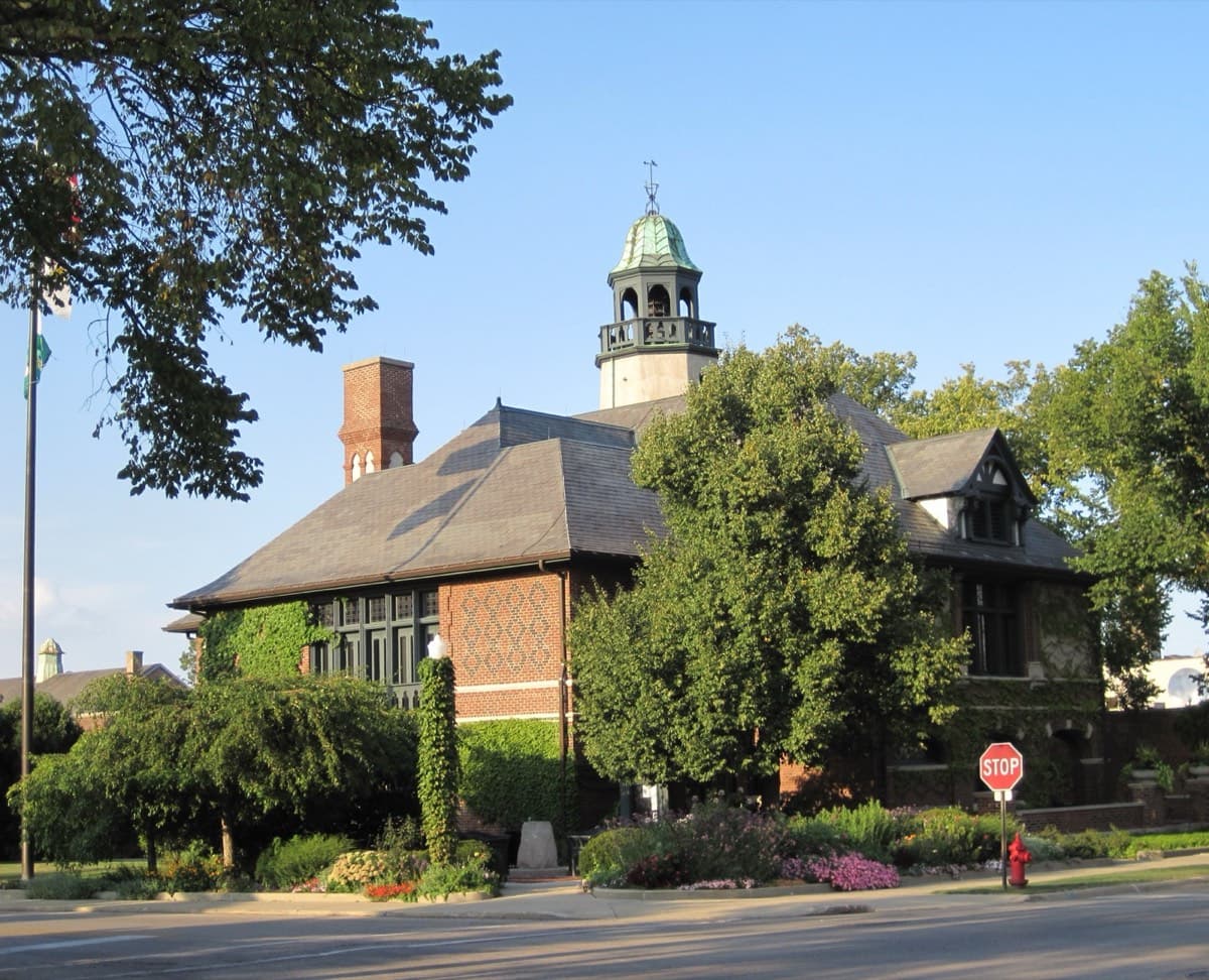 Lake Forest, Illinois, one of the Chicago Northern Suburbs communities where we have been planning retirements for Lake County families since 1977